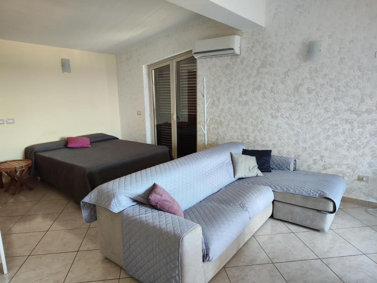 Casa Carmelo Apartment นิซซา ดิ ซิชิเลีย ภายนอก รูปภาพ